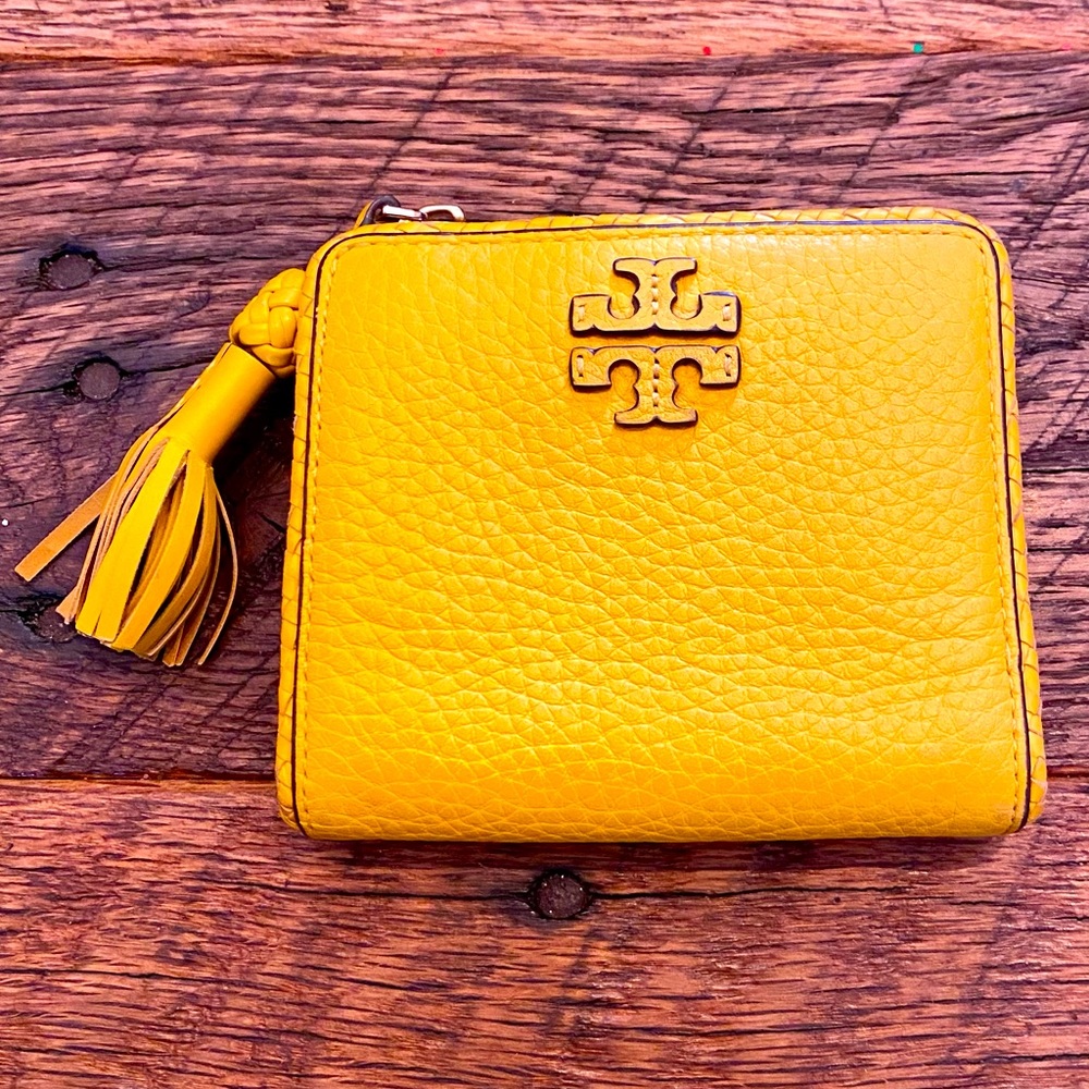 Tory Burch sunshine yellow wallet ☀️
